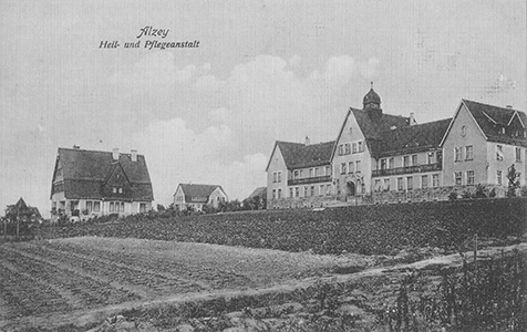 Bildpostkarte der Heil- und Pflegeanstalt Alzey (wahrscheinlich aus dem frühen 20. Jahrhundert), der heutigen Rheinhessenfachklinik.