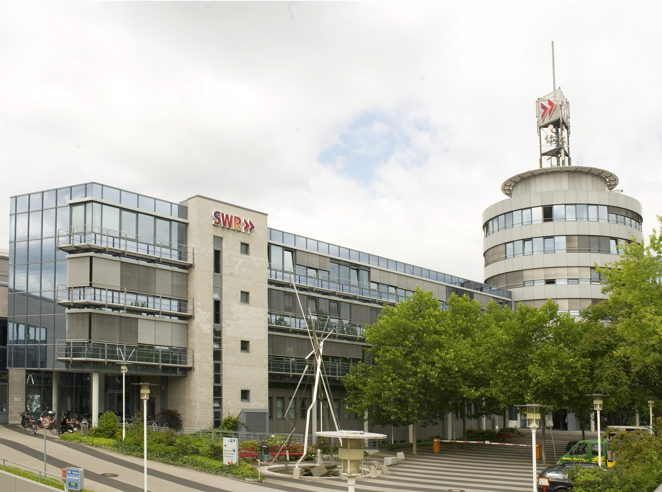 Bild des SWR-Funkhauses in Mainz.